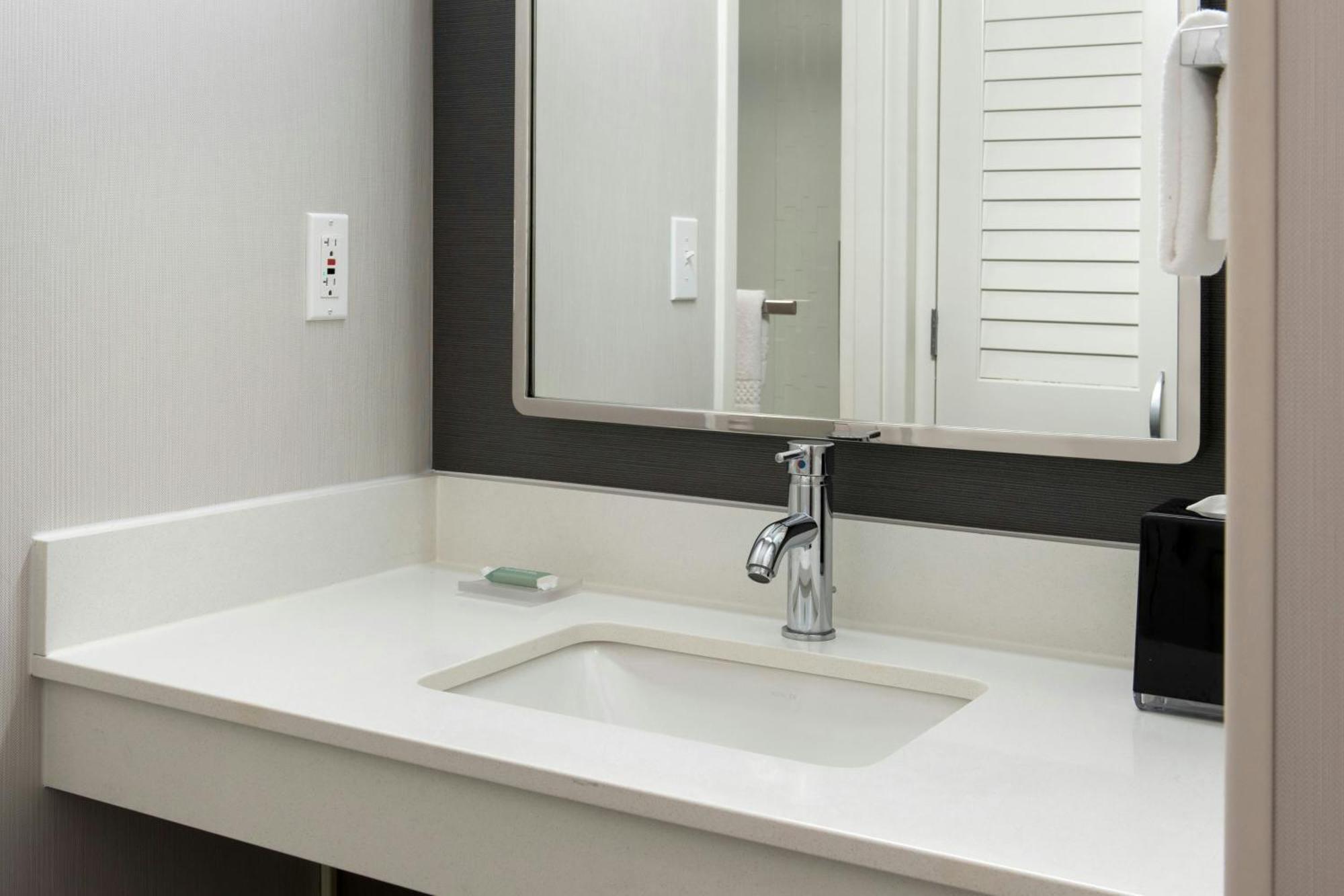 Courtyard By Marriott Silver Spring North/White Oak Luaran gambar